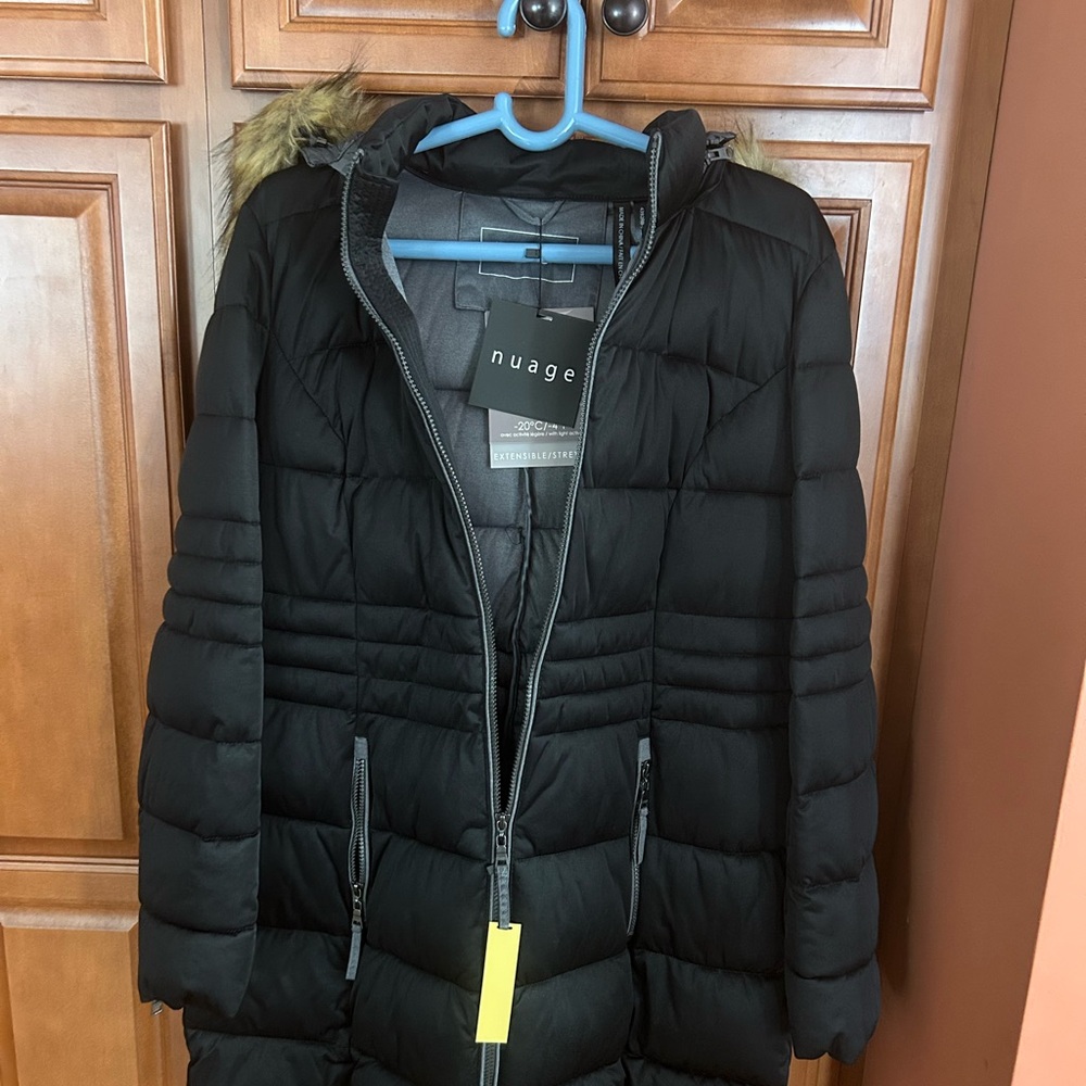 New with Tags Women's Black Puffer Coat with hood